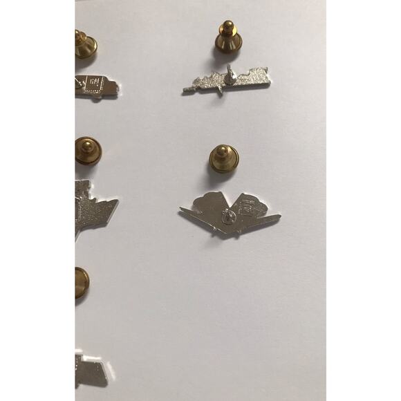 Vintage lapel pins - Picture 10 of 11